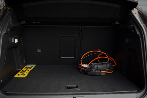 Peugeot 3008 1.6 HYbrid4 300 GT / Pano / Elek Klep / Carplay / Black Pack