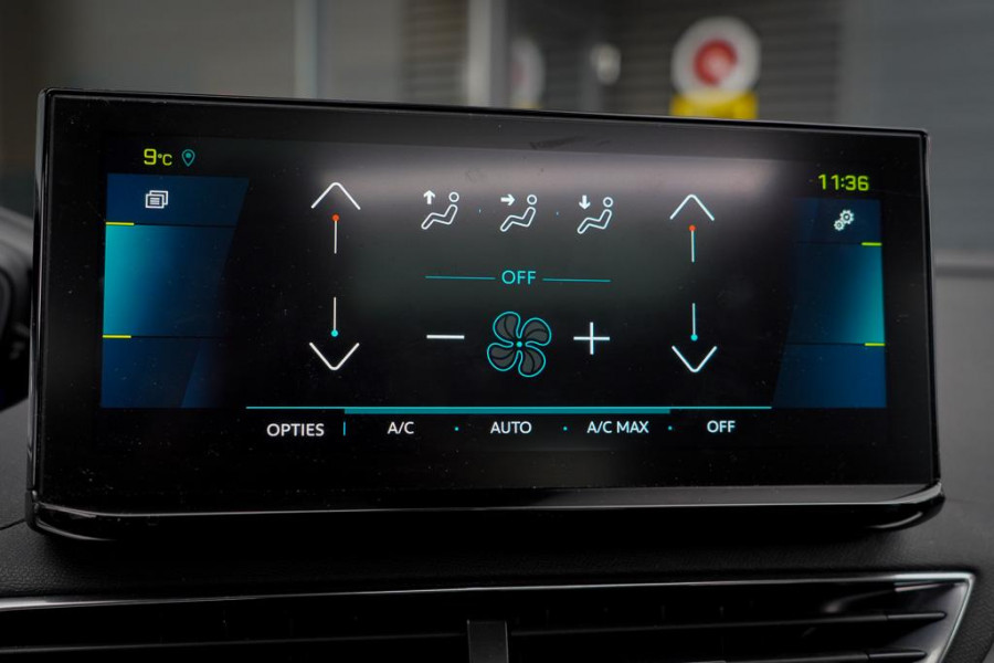 Peugeot 3008 1.6 HYbrid4 300 GT / Pano / Elek Klep / Carplay / Black Pack