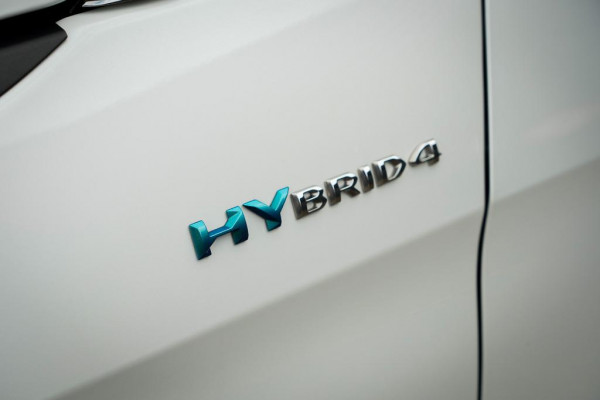 Peugeot 3008 1.6 HYbrid4 300 GT / Pano / Elek Klep / Carplay / Black Pack