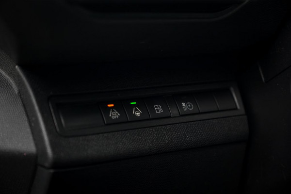 Peugeot 3008 1.6 HYbrid4 300 GT / Pano / Elek Klep / Carplay / Black Pack