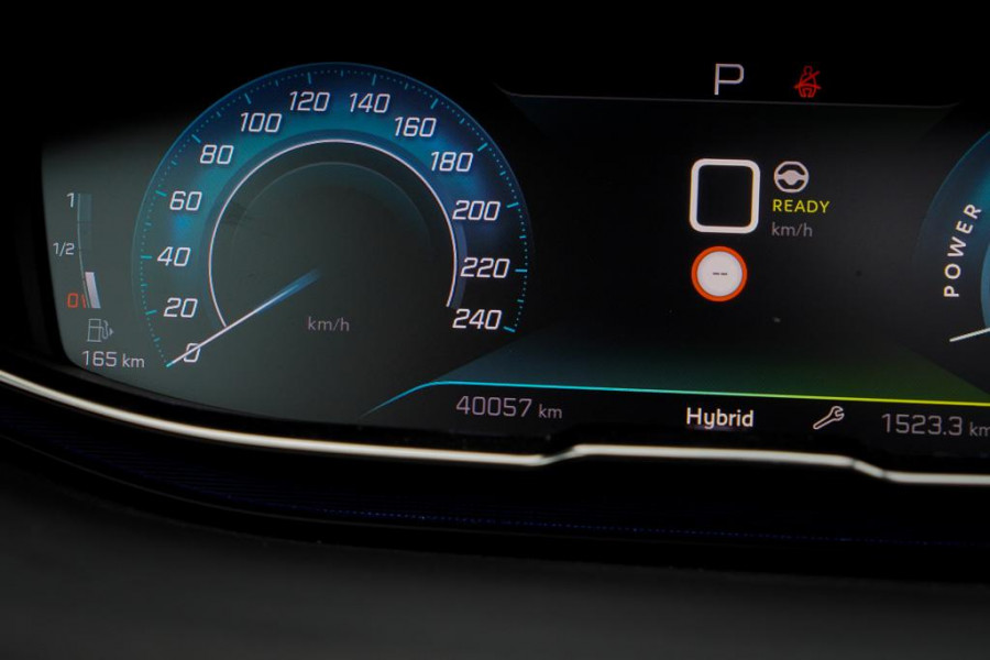 Peugeot 3008 1.6 HYbrid4 300 GT / Pano / Elek Klep / Carplay / Black Pack