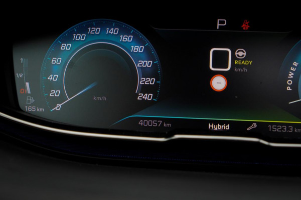 Peugeot 3008 1.6 HYbrid4 300 GT / Pano / Elek Klep / Carplay / Black Pack