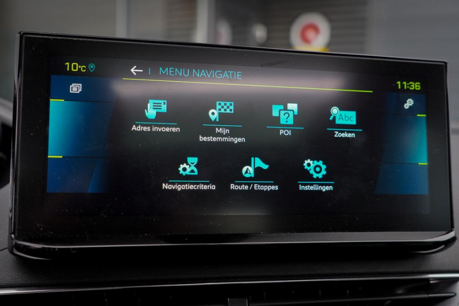 Peugeot 3008 1.6 HYbrid4 300 GT / Pano / Elek Klep / Carplay / Black Pack