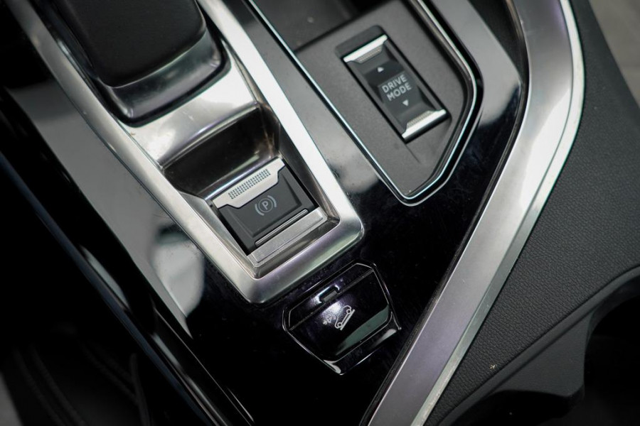 Peugeot 3008 1.6 HYbrid4 300 GT / Pano / Elek Klep / Carplay / Black Pack