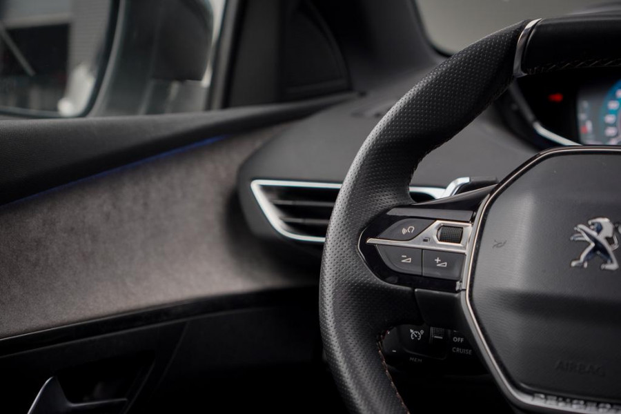 Peugeot 3008 1.6 HYbrid4 300 GT / Pano / Elek Klep / Carplay / Black Pack