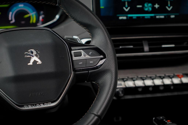 Peugeot 3008 1.6 HYbrid4 300 GT / Pano / Elek Klep / Carplay / Black Pack