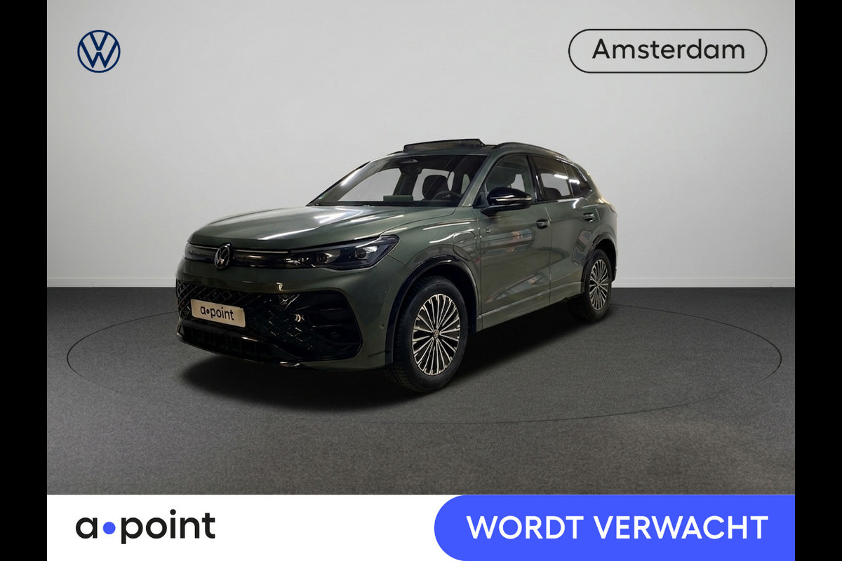 Volkswagen Tiguan 1.5 eHybrid R-Line Edition 272 pk Automaat (DSG) | SOH 98% | Verlengde garantie | Navigatie | Panoramadak | Trekhaak (wegklapbaar) | Parkeersensoren (Park assist) | Rondomzicht camera | Stoeleverwarming v/a/ | R-Line |