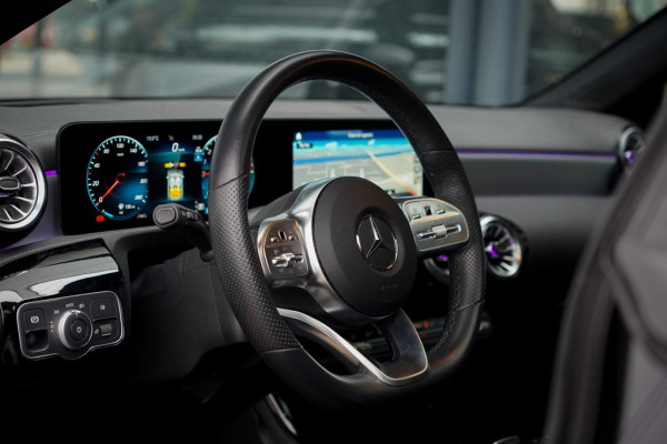 Mercedes-Benz CLA-Klasse 250e AMG Line / Pano / Sfeerverlichting / Stoelverwarming+Ventilatie / Leder / HUD