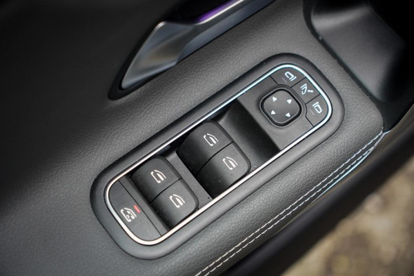 Mercedes-Benz CLA-Klasse 250e AMG Line / Pano / Sfeerverlichting / Stoelverwarming+Ventilatie / Leder / HUD