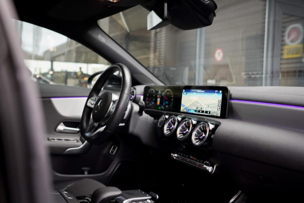 Mercedes-Benz CLA-Klasse 250e AMG Line / Pano / Sfeerverlichting / Stoelverwarming+Ventilatie / Leder / HUD