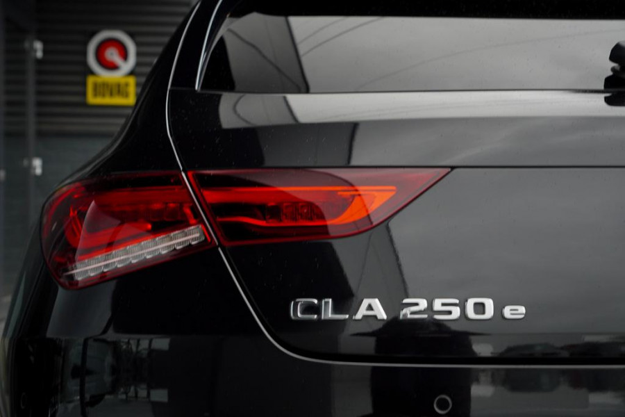 Mercedes-Benz CLA-Klasse 250e AMG Line / Pano / Sfeerverlichting / Stoelverwarming+Ventilatie / Leder / HUD