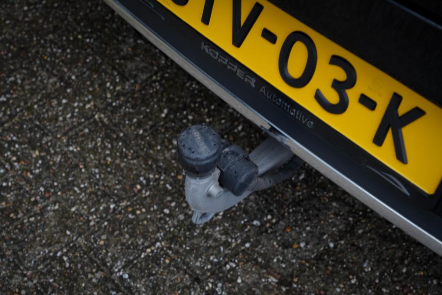 Mercedes-Benz CLA-Klasse 250e AMG Line / Pano / Sfeerverlichting / Stoelverwarming+Ventilatie / Leder / HUD