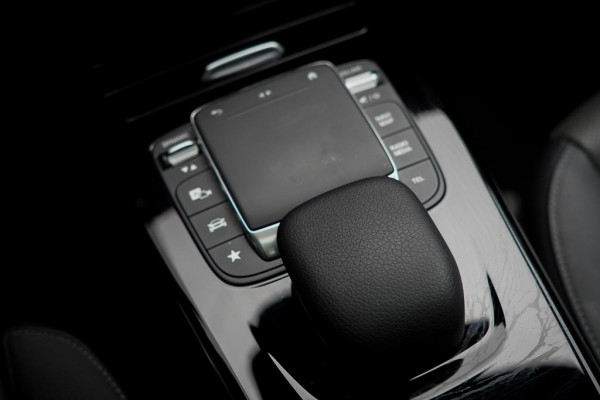 Mercedes-Benz CLA-Klasse 250e AMG Line / Pano / Sfeerverlichting / Stoelverwarming+Ventilatie / Leder / HUD
