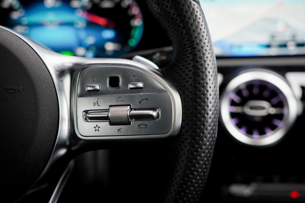 Mercedes-Benz CLA-Klasse 250e AMG Line / Pano / Sfeerverlichting / Stoelverwarming+Ventilatie / Leder / HUD