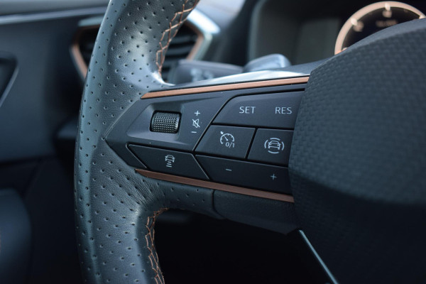 CUPRA Formentor 1.4 TSI e-Hybrid Essential | Adaptive | Pano | 18"| Carplay |