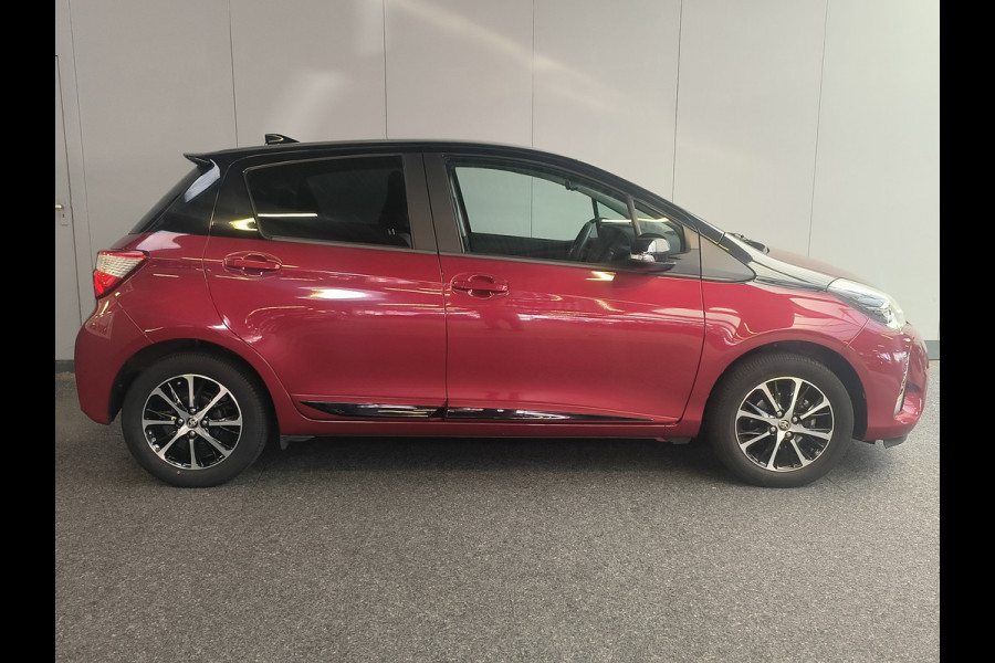 Toyota Yaris 1.5 VVT-i Dynamic uit 2020 Rijklaar + 12 maanden Bovag-garantie Henk Jongen Auto's in Helmond,  al 50 jaar service zoals 't hoort!