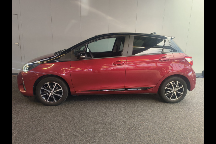 Toyota Yaris 1.5 VVT-i Dynamic uit 2020 Rijklaar + 12 maanden Bovag-garantie Henk Jongen Auto's in Helmond,  al 50 jaar service zoals 't hoort!