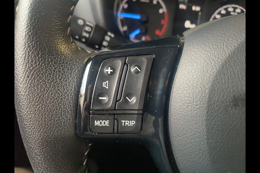 Toyota Yaris 1.5 VVT-i Dynamic uit 2020 Rijklaar + 12 maanden Bovag-garantie Henk Jongen Auto's in Helmond,  al 50 jaar service zoals 't hoort!