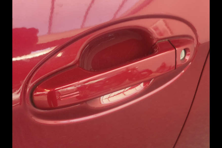 Toyota Yaris 1.5 VVT-i Dynamic uit 2020 Rijklaar + 12 maanden Bovag-garantie Henk Jongen Auto's in Helmond,  al 50 jaar service zoals 't hoort!