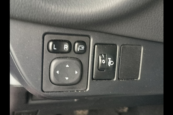 Toyota Yaris 1.5 VVT-i Dynamic uit 2020 Rijklaar + 12 maanden Bovag-garantie Henk Jongen Auto's in Helmond,  al 50 jaar service zoals 't hoort!