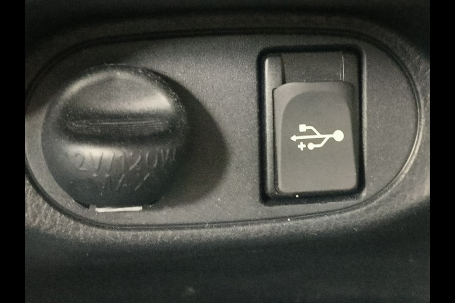 Toyota Yaris 1.5 VVT-i Dynamic uit 2020 Rijklaar + 12 maanden Bovag-garantie Henk Jongen Auto's in Helmond,  al 50 jaar service zoals 't hoort!