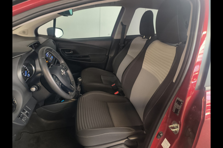 Toyota Yaris 1.5 VVT-i Dynamic uit 2020 Rijklaar + 12 maanden Bovag-garantie Henk Jongen Auto's in Helmond,  al 50 jaar service zoals 't hoort!