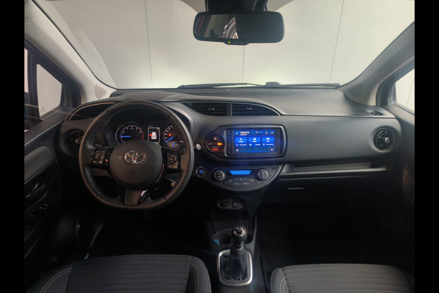 Toyota Yaris 1.5 VVT-i Dynamic uit 2020 Rijklaar + 12 maanden Bovag-garantie Henk Jongen Auto's in Helmond,  al 50 jaar service zoals 't hoort!