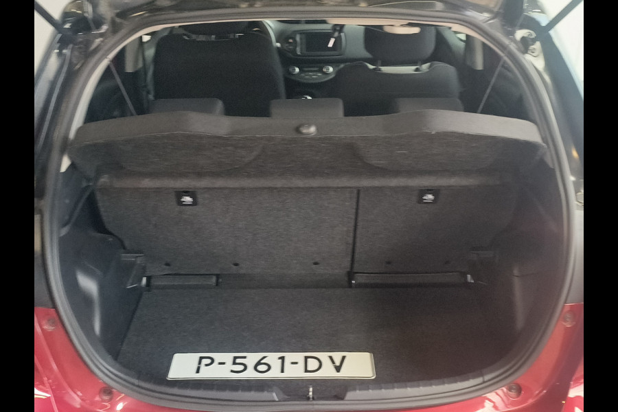 Toyota Yaris 1.5 VVT-i Dynamic uit 2020 Rijklaar + 12 maanden Bovag-garantie Henk Jongen Auto's in Helmond,  al 50 jaar service zoals 't hoort!