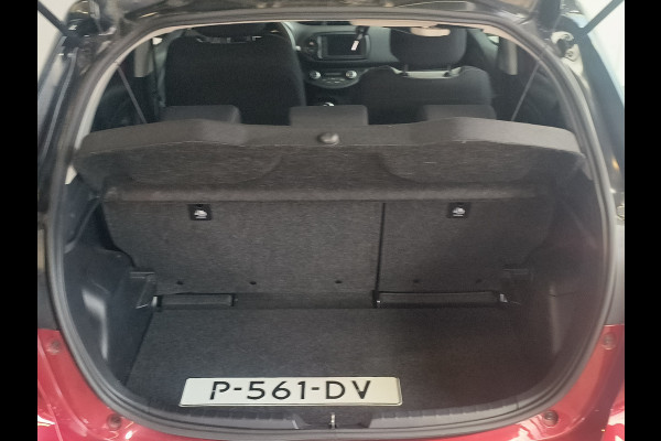 Toyota Yaris 1.5 VVT-i Dynamic uit 2020 Rijklaar + 12 maanden Bovag-garantie Henk Jongen Auto's in Helmond,  al 50 jaar service zoals 't hoort!