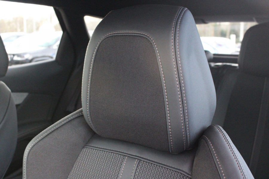 Peugeot 3008 1.2 Hybrid 145PK GT | 360° CAMERA | NAVIGATIE | ADAPTIVE CRUISE CONTROL | APPLE CARPLAY/ANDROID AUTO | CLIMATE CONTROL | 18" LICHTMETALEN VELGEN | DODEHOEK DETECTIE | KEYLESS ENTRY/START | FULL LED KOPLAMPEN | PARKEERSENSOREN VOOR EN ACHTER | DAB+ RADIO | LANE ASSIST |