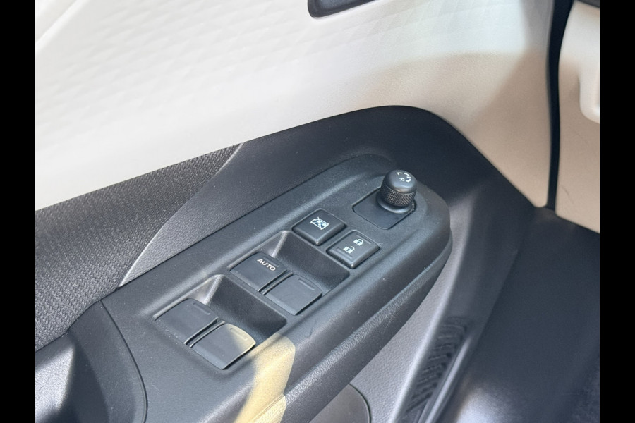 Suzuki Swift 1.2 Style Smart Hybrid | Camera | Parkeersensoren | Navigatie | Stoelverwarming | Apple Carplay/Android Auto | Cruise control