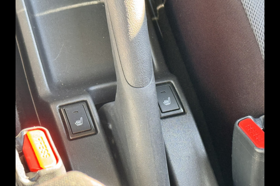 Suzuki Swift 1.2 Style Smart Hybrid | Camera | Parkeersensoren | Navigatie | Stoelverwarming | Apple Carplay/Android Auto | Cruise control