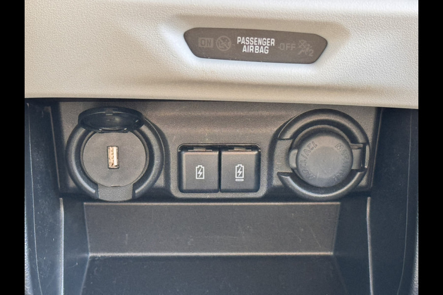 Suzuki Swift 1.2 Style Smart Hybrid | Camera | Parkeersensoren | Navigatie | Stoelverwarming | Apple Carplay/Android Auto | Cruise control