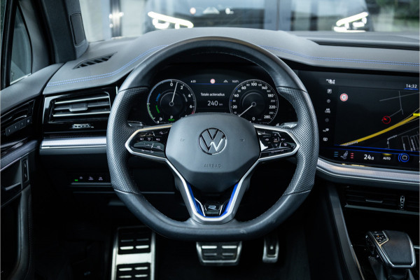 Volkswagen Touareg 3.0 TSi 4MOTION R - Panorama | Luchtvering | Elek. Trekhaak | Memory | 360 Camera