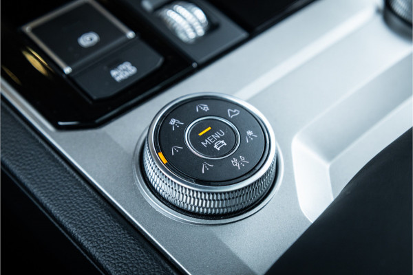 Volkswagen Touareg 3.0 TSi 4MOTION R - Panorama | Luchtvering | Elek. Trekhaak | Memory | 360 Camera