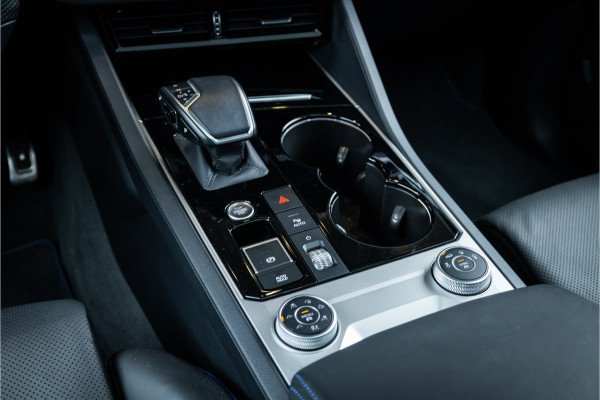 Volkswagen Touareg 3.0 TSi 4MOTION R - Panorama | Luchtvering | Elek. Trekhaak | Memory | 360 Camera