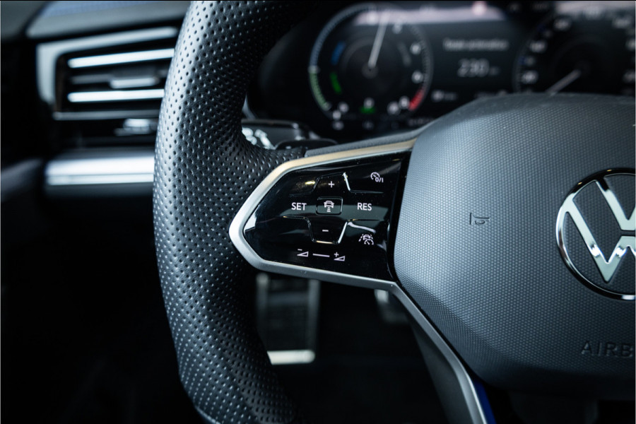 Volkswagen Touareg 3.0 TSi 4MOTION R - Panorama | Luchtvering | Elek. Trekhaak | Memory | 360 Camera