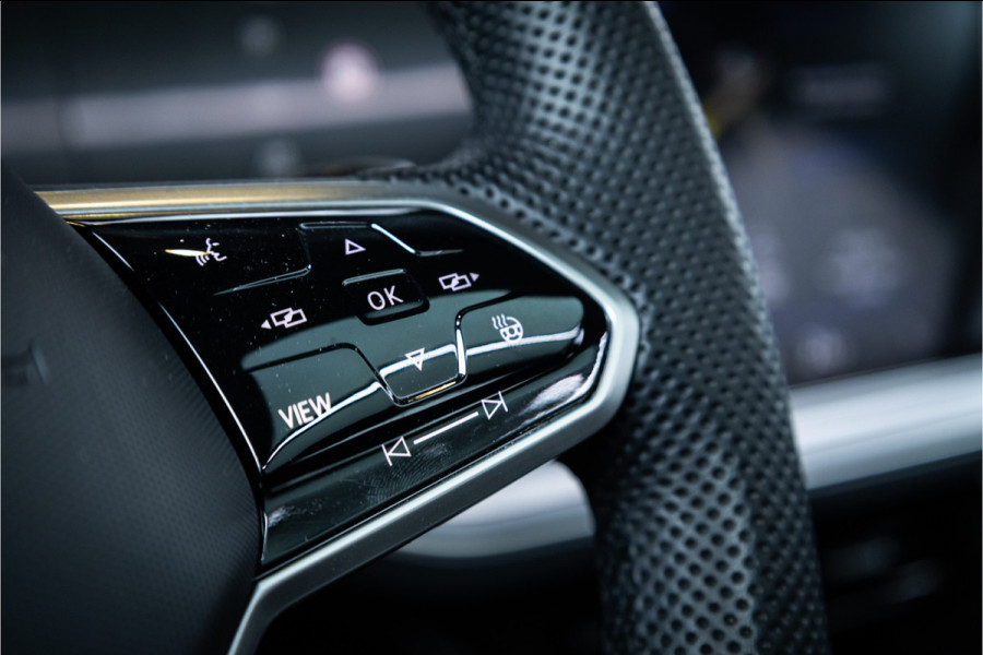 Volkswagen Touareg 3.0 TSi 4MOTION R - Panorama | Luchtvering | Elek. Trekhaak | Memory | 360 Camera