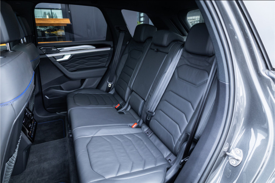 Volkswagen Touareg 3.0 TSi 4MOTION R - Panorama | Luchtvering | Elek. Trekhaak | Memory | 360 Camera