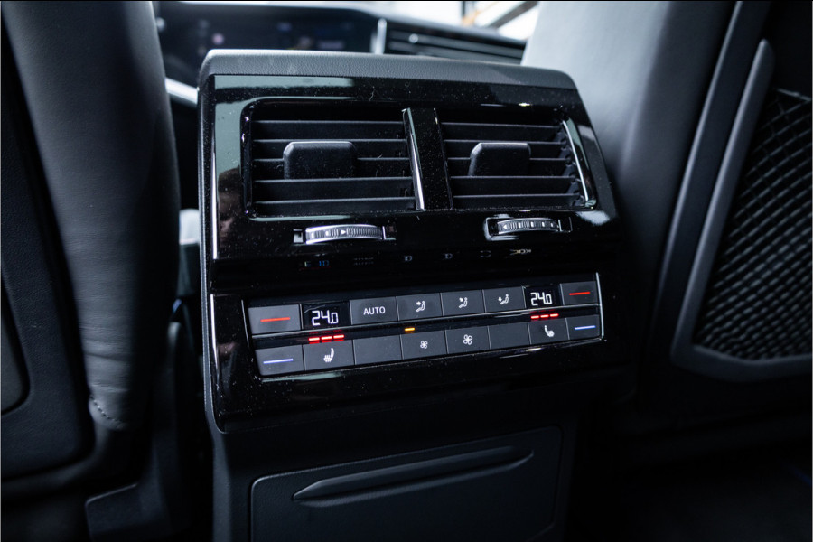 Volkswagen Touareg 3.0 TSi 4MOTION R - Panorama | Luchtvering | Elek. Trekhaak | Memory | 360 Camera