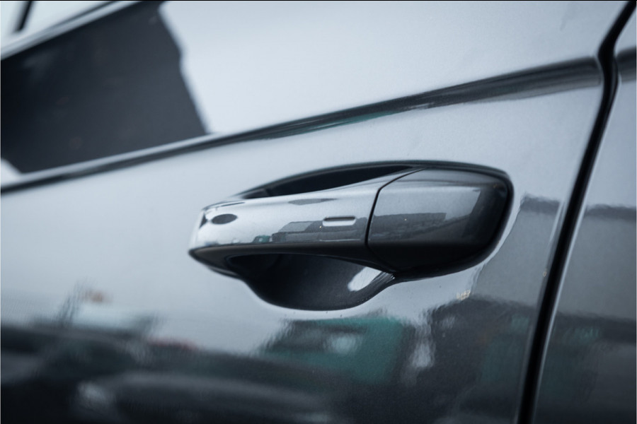 Volkswagen Touareg 3.0 TSi 4MOTION R - Panorama | Luchtvering | Elek. Trekhaak | Memory | 360 Camera