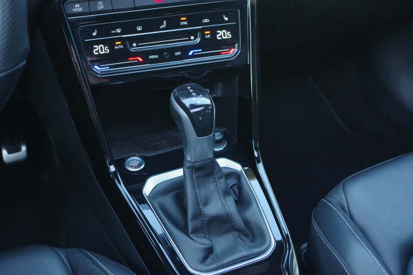 Volkswagen T-Roc 1.5 TSI R-Line Automaat Business+, Panoramadak, Leder, Carplay, Camera,