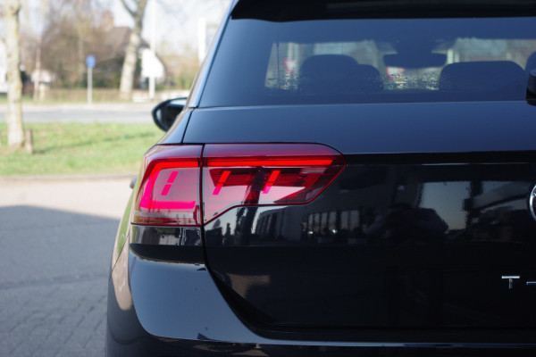 Volkswagen T-Roc 1.5 TSI R-Line Automaat Business+, Panoramadak, Leder, Carplay, Camera,