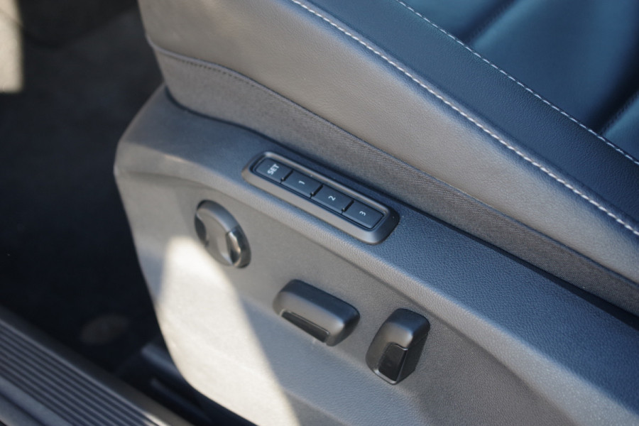 Volkswagen T-Roc 1.5 TSI R-Line Automaat Business+, Panoramadak, Leder, Carplay, Camera,