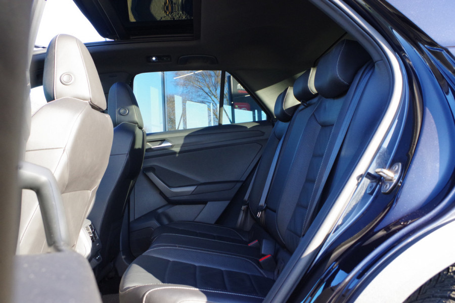 Volkswagen T-Roc 1.5 TSI R-Line Automaat Business+, Panoramadak, Leder, Carplay, Camera,