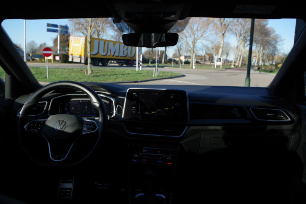 Volkswagen T-Roc 1.5 TSI R-Line Automaat Business+, Panoramadak, Leder, Carplay, Camera,