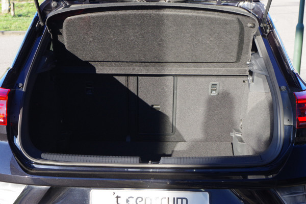 Volkswagen T-Roc 1.5 TSI R-Line Automaat Business+, Panoramadak, Leder, Carplay, Camera,