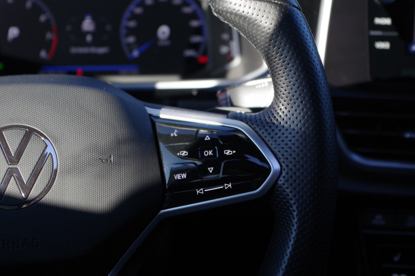 Volkswagen T-Roc 1.5 TSI R-Line Automaat Business+, Panoramadak, Leder, Carplay, Camera,