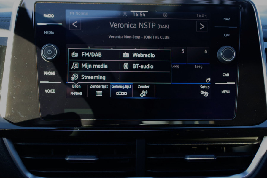 Volkswagen T-Roc 1.5 TSI R-Line Automaat Business+, Panoramadak, Leder, Carplay, Camera,