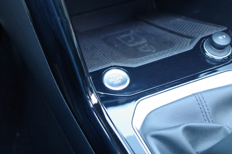 Volkswagen T-Roc 1.5 TSI R-Line Automaat Business+, Panoramadak, Leder, Carplay, Camera,